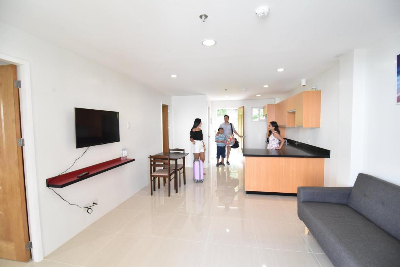 סמאל Holiday Oceanview Residences And Resort מראה חיצוני תמונה