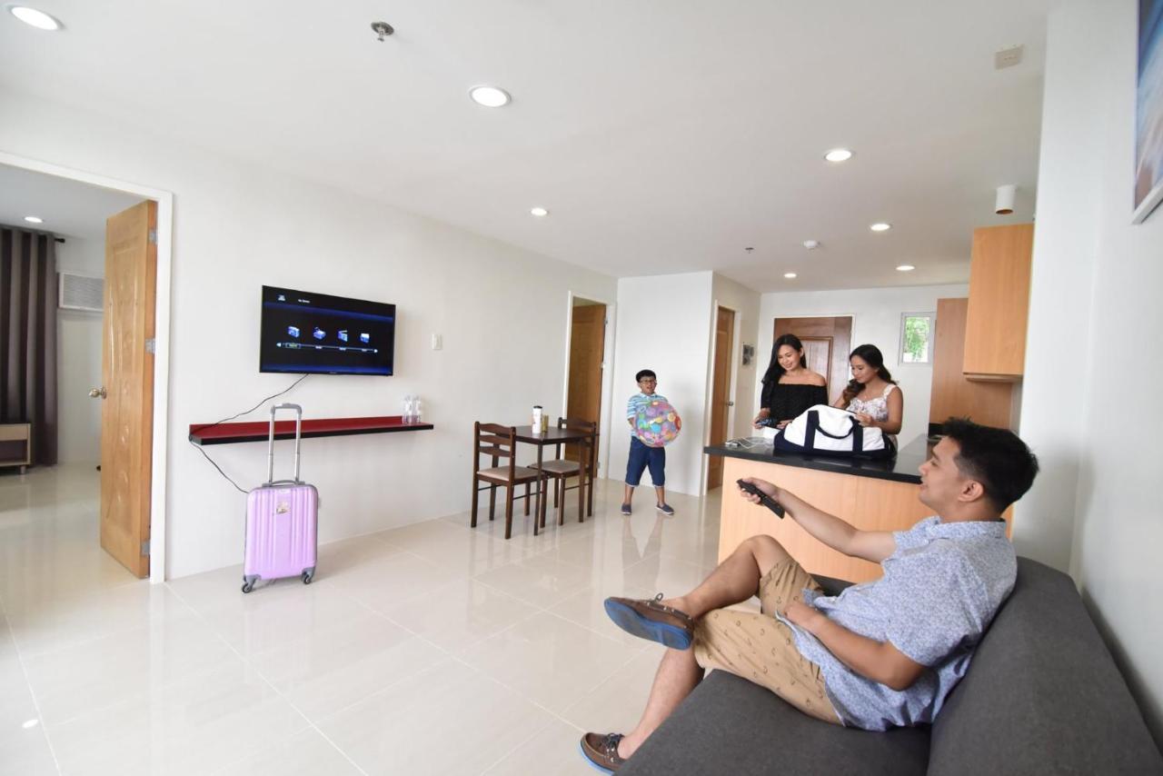 סמאל Holiday Oceanview Residences And Resort מראה חיצוני תמונה